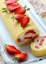 Retour En Enfance Avec Ce Gateau Roule Aux Fraises Gateau Fraise Facile Gateau Roule Recette Gateau Roule