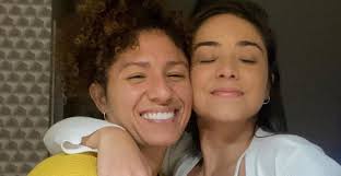 Ela nasceu em osasco, são paulo, no dia 15 de maio de 1985. Cristiane Rozeira Da Selecao Brasileira E A Esposa Anunciam Que Estao A Espera Do Primeiro Filho