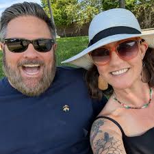 Senior year homecoming parade! We love you @airdelune30 💖