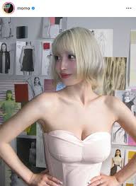 TWICE・モモ、金髪ボブに大胆イメチェン ファンから絶賛の嵐「リアルバービー」「まじ可愛い人形やん」｜まいどなニュース