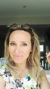 Beth Greenfield's Instagram, Twitter & Facebook