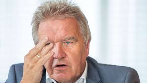 Die landesregierung hat daraufhin angekündigt, ihre strategie ändern zu wollen. Enks3afnuohsom
