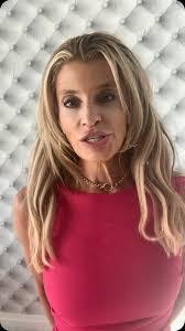 Michelle Rothstein's Instagram, Twitter & Facebook