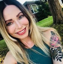 Paula Lynn's Instagram, Twitter & Facebook