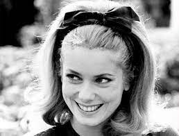 #60s #60sstyle #60smakeup #60shair #vintage #jeanshrimpton #flowers #flowerchild. Annees 60 Cheveux Recherche Google Catherine Deneuve Catherine Deneuve Style Vintage Hairstyles