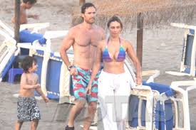 Irresistible und ähnliche produkte aktuell günstig im preisvergleich. Aracely Arambula Y Sebastian Rulli Presumieron Cuerpazo En La Playa Tvnotas Irresistible Sebastian Rulli Arambula Cuerpazo