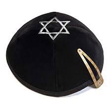 A Kippah Or Yarmulke Is A Brimless Cap Usually Made Of Cloth Worn By Male Jews There Is A Requirement By The Ort Yarmulke Fifty Shades Of Grey How To Wear