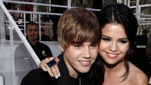 Justin bieber und chance the rapper lassen den kitsch hier schon ganz schön triefen. Todesdrohungen Fur Justin Biebers Freundin Selena Gomez