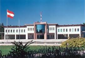 Im jahr 2013 kam es zu einer umfassenden organisationsreform, die vier bis dahin unabhängig voneinander organisierte spezialverwendungen des bundesministeriums für inneres (bmi) unter der bezeichnung „einsatzkommando cobra/direktion für spezialeinheiten (eko cobra/dse) vereint hat: Einsatzkommando Cobra Direktion Fur Spezialeinheiten