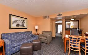 Hotels In Austin Embassy Suites By Hilton Austin Central Photo Gallery Austin Hotels Suites Hotel Suites