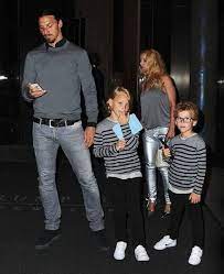 29 876 516 tykkäystä · 459 578 puhuu tästä. Dit Is Zlatan Zijn Familie Zijn Vrouw Helena En Zijn 2 Zonen Vincent En Thomas Zijn Vrouw Had Hij Leren Kennen T Ibrahimovic Zlatan Ibrahimovic Football Icon