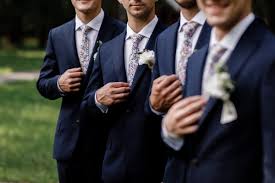 Evita il bianco e se vuoi scegliere colori tenui, spezzali con complements colorati, preferendo tessuti leggeri come il cotone, il lino o la seta. 129 Outfit Matrimonio Uomo Trova Il Look Giusto Bantoa
