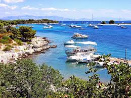 Bua) is a small island located off the adriatic coast in croatia with an area of 28.8 km2 (length 15.3 km, width up to 3.5 km), population of 6,071 inhabitants (2001) and its. Ciovo Insel Bilder Fotogalerie Von Ciovo Insel Hochwertige Sammlung