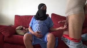 Belle-mère musulmane et son beau-fils français زوجة الأب المسلمة وربيبها  الفرنسي