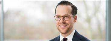 Protikorupční policie obvinila davida ratha, středočeského hejtmana a poslance za čssd z přijetí úplatku 7 milionů korun. Latham Watkins Llp Global Directory David Rath