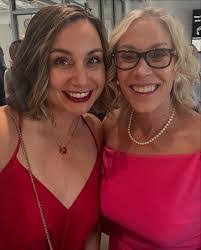 Karen Nutter's Instagram, Twitter & Facebook