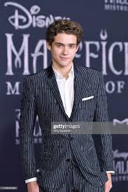 Джо рот, сара брэдшоу, дон хан и др. Joshua Bassett Attends The World Premiere Of Disney S Maleficent Cute Celebrities Joshua Bassett