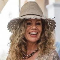 Lori Schmidt's Instagram, Twitter & Facebook