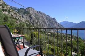 Viele wohnungen, die zum kauf angeboten sind, werden sehr kaufen sie in eine luxuriöse wohnung am gardasee bei garda haus; Ferienwohnung Gardasee 2 Personen Limone Sul Garda 50qm Ferienhaus Gardasee