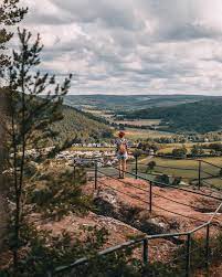 Das mittelgebirge zwischen aachen, köln, koblenz und trier besticht durch seine landschaftliche wie kulturhistorische vielfalt. Wandern In Der Eifel 6 Spektakulare Touren Zum Staunen