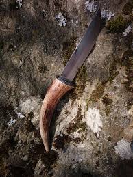 Retrouvez Cet Article Dans Ma Boutique Etsy Https Www Etsy Com Fr Listing 679802568 Couteau De Style Nordique Bois De Cerf Celtic Dragon Knife Nordic