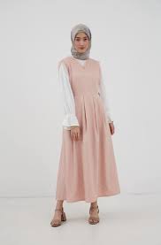 Kombinasi baju lebaran cewek tinggi 150cm. Tak Perlu Risau Bertubuh Pendek 8 Rekomendasi Baju Muslim Ini Bisa Membuat Penampilanmu Tampak Serasi Dan Trendi