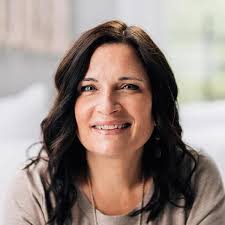 Hot Mess to Hot Mom: Transformational Tools for Thriving after Childbirth  and Beyond: De Leon, Tara: 9781961493254: Amazon.com: Books