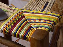 Autrefois, ce sont des réparateurs de chaises qui stationnaient dans les. Cannage Rempaillage De Chaises En Ameublement Formation Et Culture De Seigle Rempaillage Chaise Cannage Meubles Faits Main