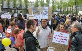 Check spelling or type a new query. Paris A Stalingrad Le Sos Des Associations D Aide Aux Migrants Le Parisien