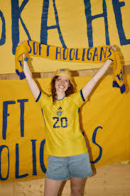 Witness Kyoko Izumino's nude artistry - a performance of eroticism