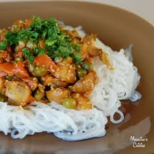 Ardeiul de taie in bucatele mici ca sa se gateasca mai. Taitei Chinezesti Cu Legume