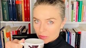 Últimos artículos, noticias y columnas de opinión con el país. El Salto Al Petrismo De Margarita Rosa De Francisco El Unicornio