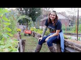 Full Fall Garden Tour Raised Bed Vertical Vegetable Garden Roots And Refuge Farm Youtub Vertical Vegetable Garden Vegetable Garden Fall Garden Vegetables