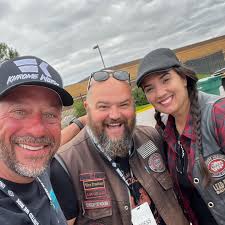 Man, if you guys haven't checked out professional monkey YouTube channel  yet, you're missing out. Great seeing you guys !! ❇️ Subscribe