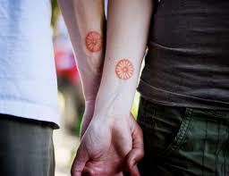 50 Kleine Partner Tattoos Romantische Ideen Fur Ein Partnertattoo Cute Matching Tattoos Matching Tattoos Partner Tattoos