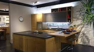 Cucina Isola Centrale Con Piano Induzione E Cappa A Scomparsa Arredamento Cucine Nuove Case