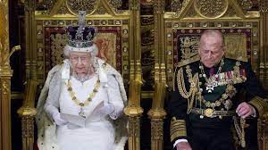 La monarca, de 94 años, y su esposo, de 99 años, recibieron hoy su vacuna contra el a sus 94 años, la reina isabel ii aún realiza una tarea doméstica en su hogar y no deja que otra persona lo haga por ella. Nkcpvjg0rveofm