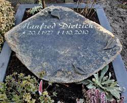 findling haupt poliert blatter vollplastisch aus naturstein naturstein grabmal grabstein natursteine grabstein findling