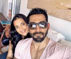 Nikhila Palat Vivan Bhathena Show Off Gifts They Got From Ex President Barack Obama News