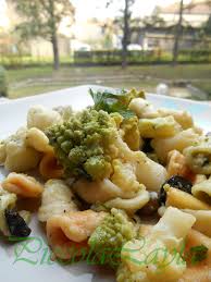 Batti leggermente la carne se non dovesse essere abbastanza sottile, e se le fettine sono lunghe, dividile a metà, i saltimbocca alla romana non devono essere di grandi dimensioni. Pasta Con Broccolo Romanesco Golose Verdure Profumo Di Sicilia