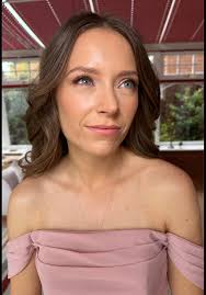 Hi everyone! For makeup services contact me at Honor & Co. Artistry I have  20+ years experience as a makeup artist. I work with my team for large  bridal parties. Honor &