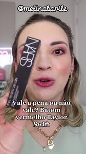 Testando o batom vermelho favorito da Taylor Swift