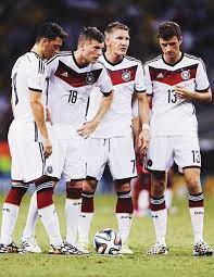 Mesut Ozil Toni Kroos Bastian Schweinsteiger Thomas Muller Germany Germany National Football Team Germany Football German Football Players