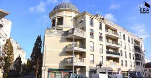 À l'intérieur même du centre commercial rosny 2, il n'y en a pas, mais l'ugc ciné cité rosny est à quelques mètres à l'extérieur. Appartement A Vendre Rosny Sous Bois 2 Pieces 43 74 M Era Agence De L Eglise Rosny Sous Bois