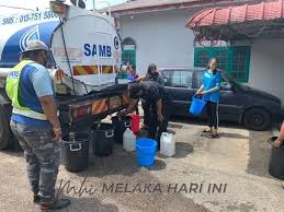 Bhd (air selangor) hari ini memaklumkan bahawa loji rawatan air sungai selangor fasa 3 (lra ssp3) akan dihenti berikutan dengan gangguan itu, sebanyak 290 kawasan di wilayah petaling, klang, gombak, kuala lumpur dan kuala langat akan mengalami gangguan bekalan air berjadual. Bina Tangki Besar Atasi Gangguan Bekalan Air