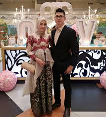 Ootd kondangan ini pas banget untuk ibu hamil lho. Model Kebaya Pesta Jpg 1080 1189 Pengantin Muslim Baju Hamil Gaun Batik