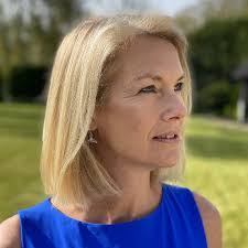 Sarah Palmer's Instagram, Twitter & Facebook