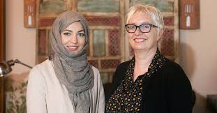 Khola maryam hübsch wehrt sich gegen. Khola Hubsch Erklart Warum Sie An Gott Glaubt Und Wir Das Auch Tun Sollten Evangelisches Frankfurt Und Offenbach