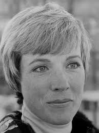 Julie andrews hairstyles, haircuts and colors. Julie Andrews 70 S Julie Andrews Sound Of Music Her Smile