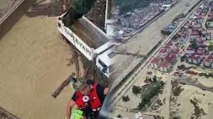 Sinop'un ayancık ilçesi ve samsun'un bafra ilçesinde sağanak yağış baskınlara neden oldu. Ezkbwicv7qx5qm